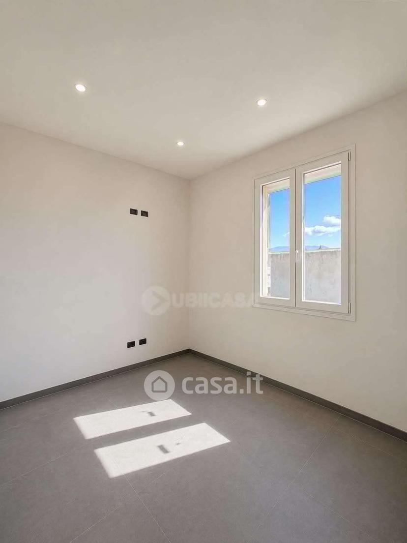 Villa in Via dei Garofani — foto 2 di 12