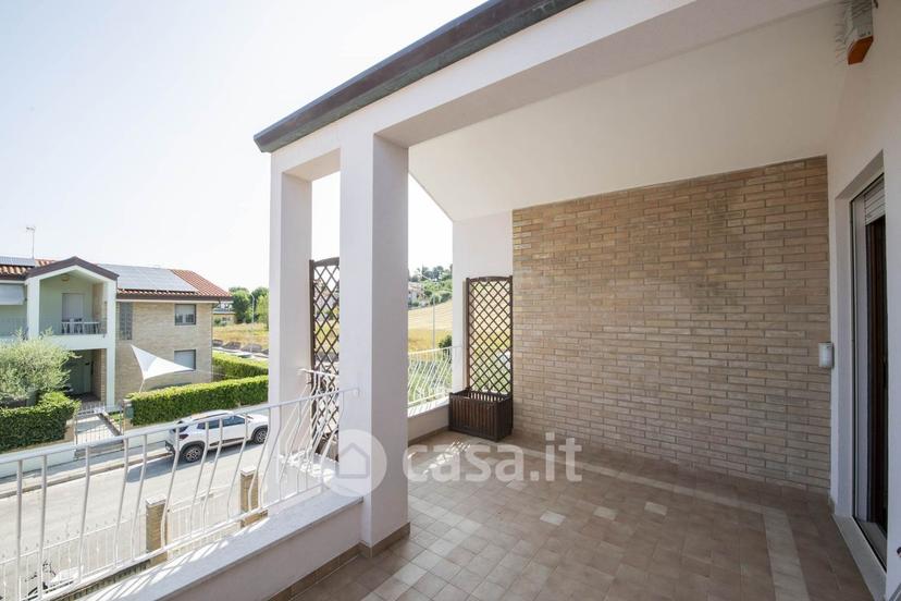 Villa in Via G. Brodolini 49 — foto 17 di 52