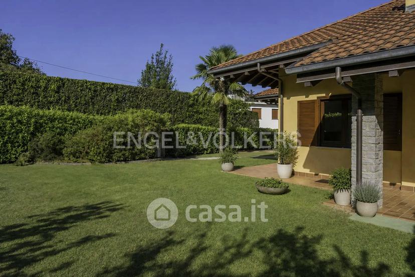 Villa in Via Sempione 177 — foto 27 di 32