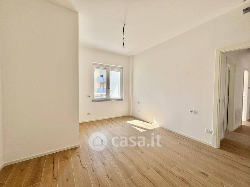 Trilocale in Via Don Orione 44 — foto 3 di 28