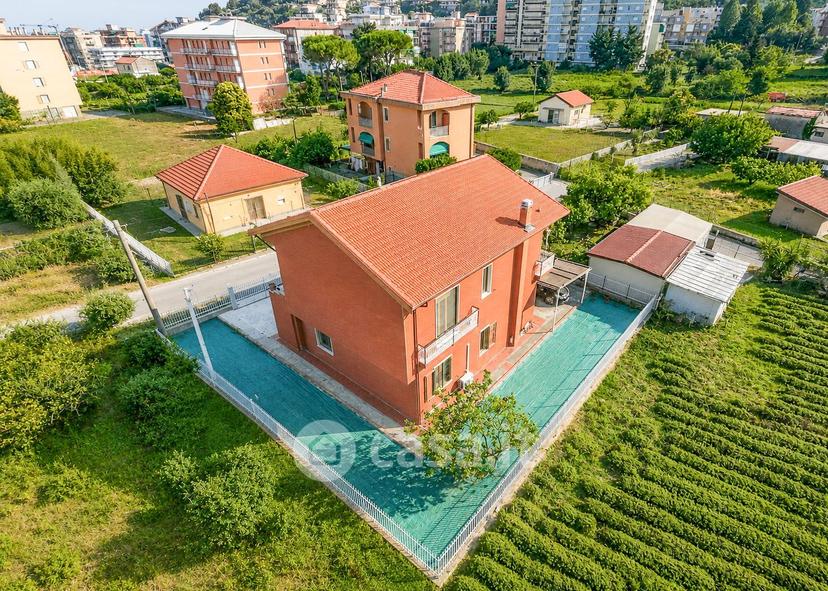 Villa in Via Tiziano 6 — foto 46 di 55