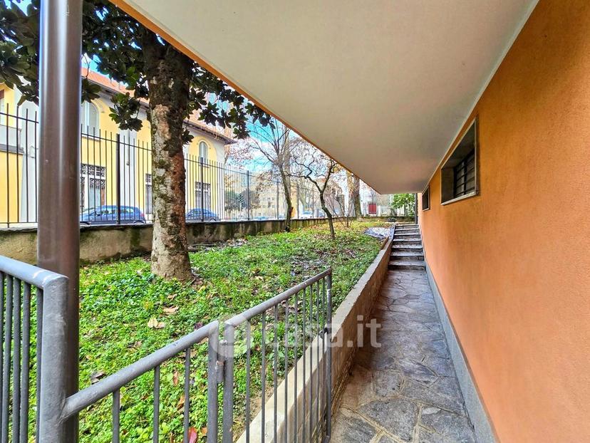 Villa in Viale Ugo Foscolo 46 — foto 23 di 70