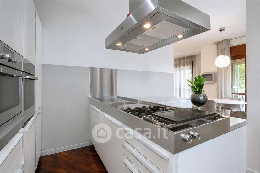 Trilocale in Via Giulio Silva 24 — foto 19 di 35
