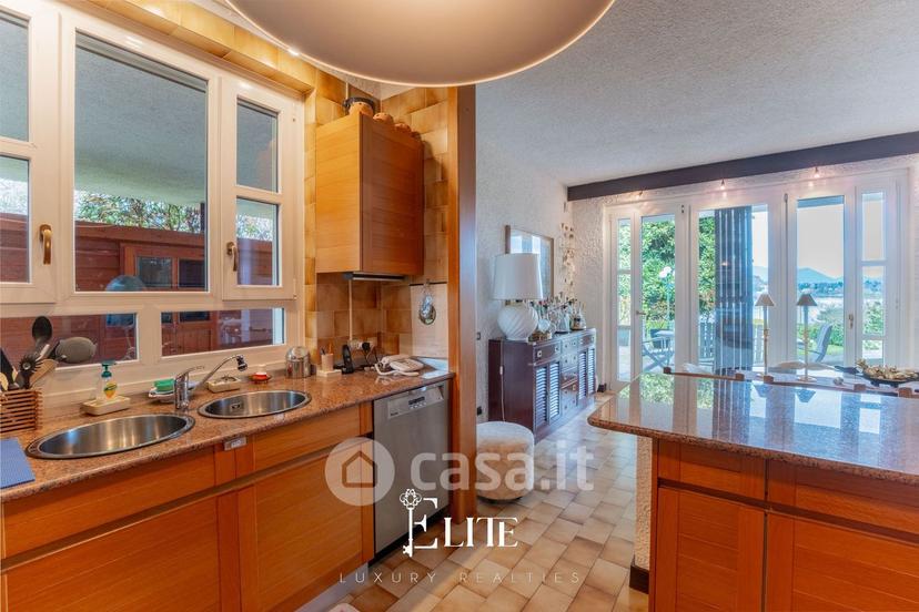 Villa in Via Luigi Cadorna 1800 — foto 31 di 42