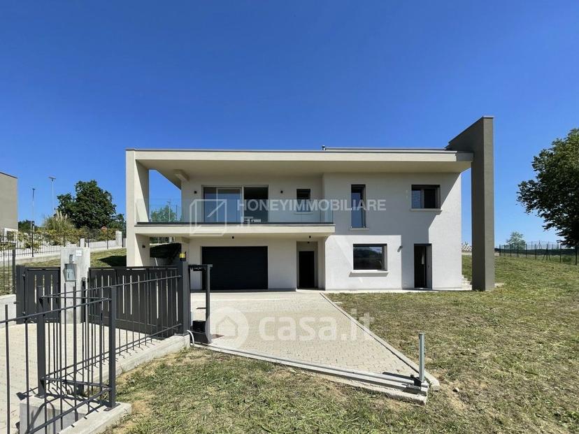 Villa in Via Giovannino Guareschi — foto 12 di 38