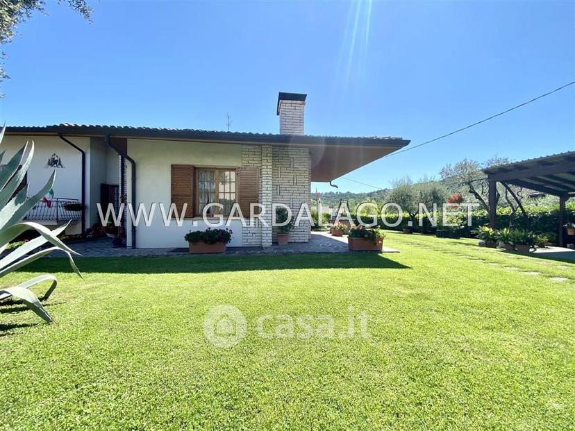 Villa in Via Carlo G. Battistoli — foto 9 di 37