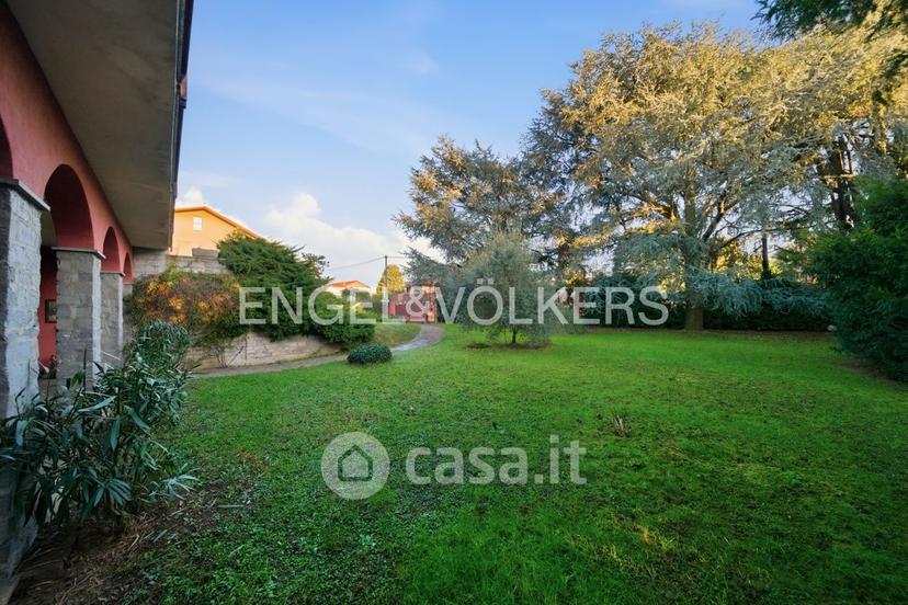 Villa in Via Caduti della Liberazione 32 — foto 8 di 35