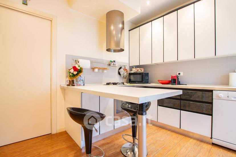 Trilocale in Via Fratelli Bronzetti 16 — foto 35 di 54