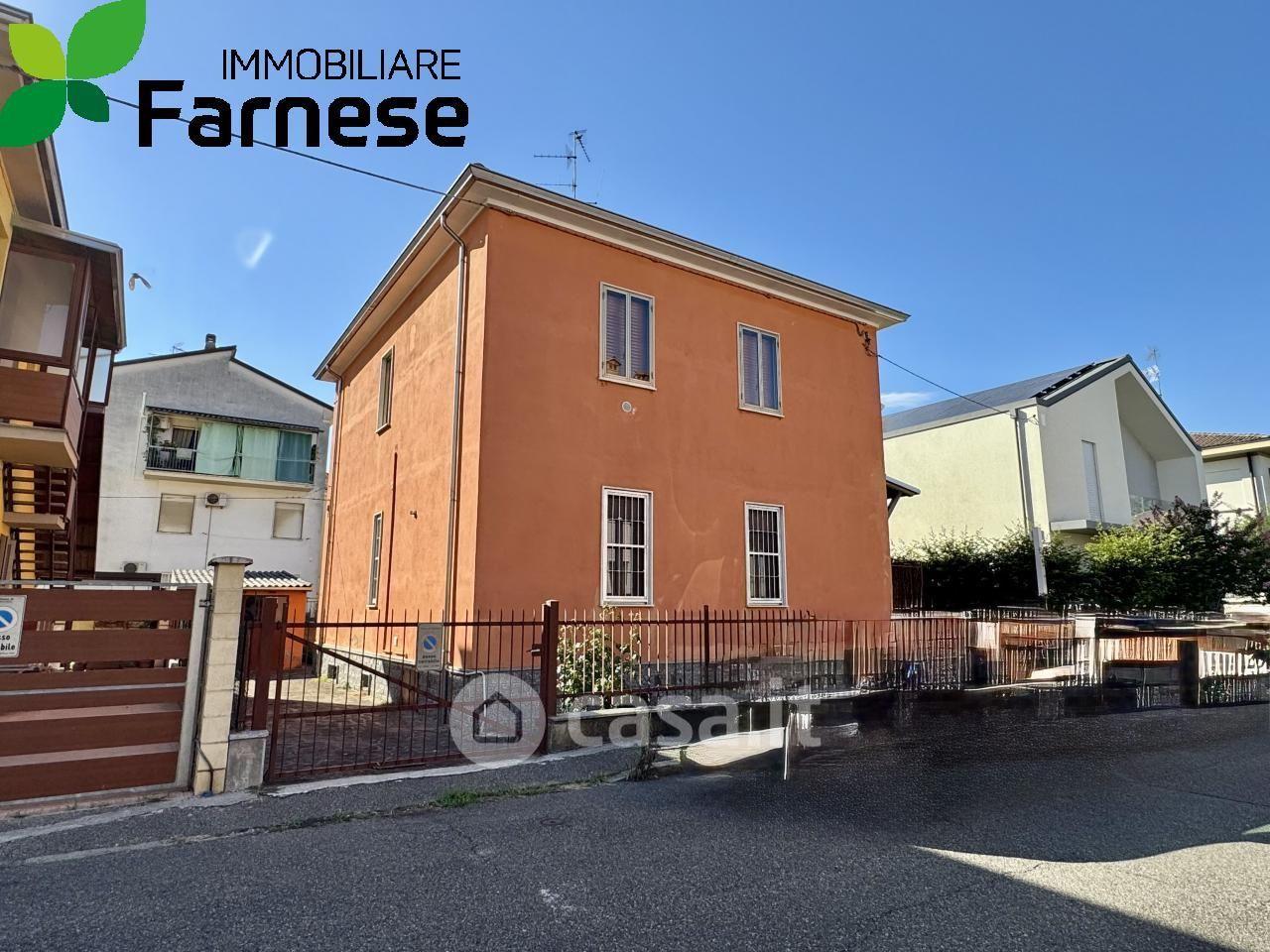 Villa in Via Carlo Uttini 11