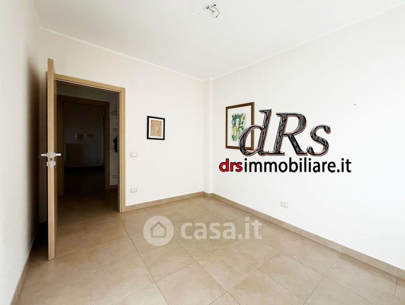 Quadrilocale in Via Umbria — foto 37 di 37