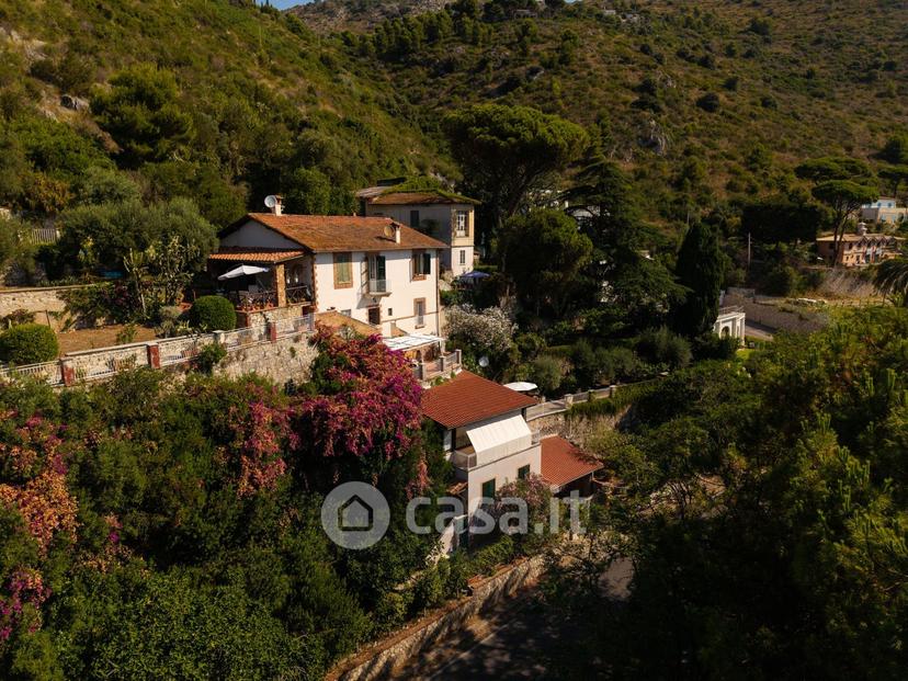Villa in Via Appia 104 /200 — foto 43 di 136