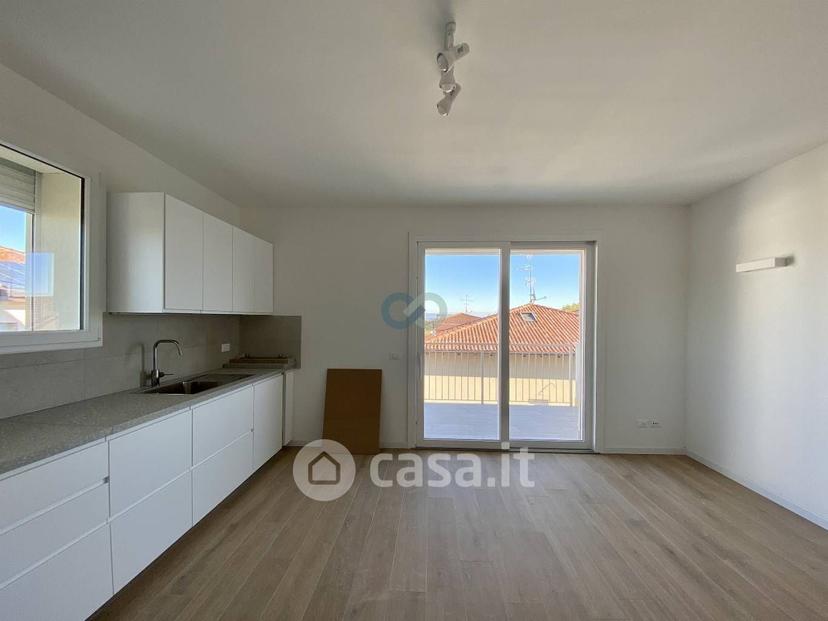 Trilocale in Via San Chiara 1 — foto 12 di 17