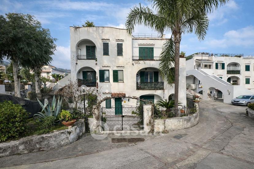 Appartamento in Via Michele Mazzella 71 — foto 10 di 35