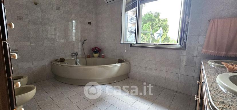 Quadrilocale in Viale Duca degli Abruzzi 14 — foto 2 di 31