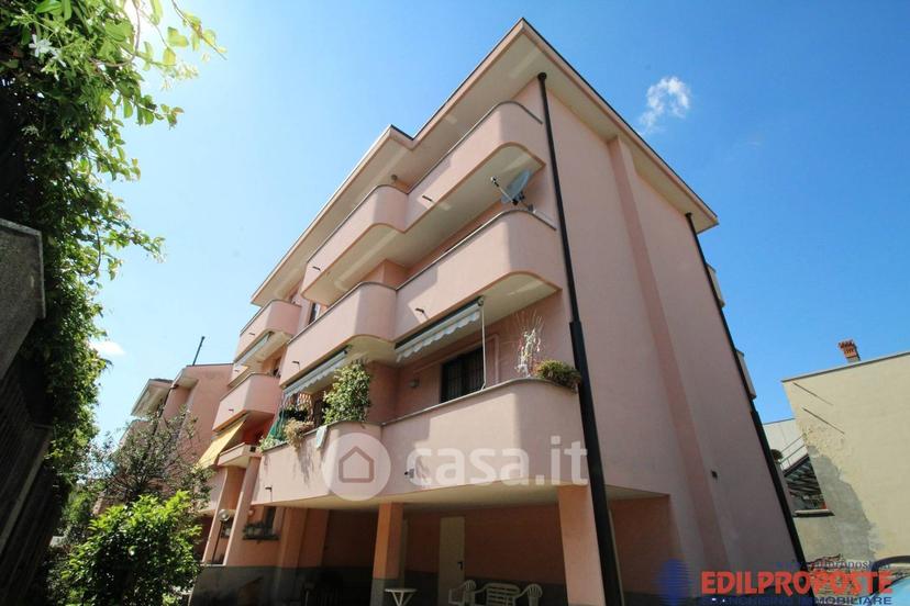 Trilocale in Via Como — foto 20 di 23