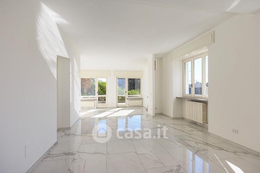 Villa in Via Angelo Cantoni 12 — foto 16 di 53