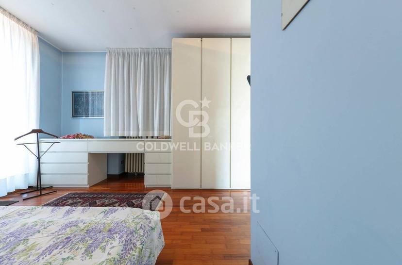 Villa in Via Martiri di Belfiore 4 — foto 2 di 39