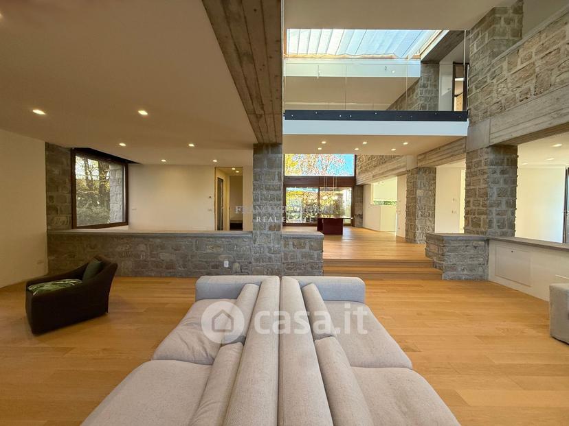 Villa in Via Alcide de Gasperi — foto 11 di 38