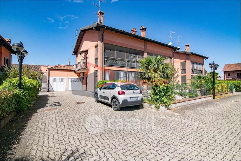 Quadrilocale in Via Laghetto 6 — foto 9 di 39