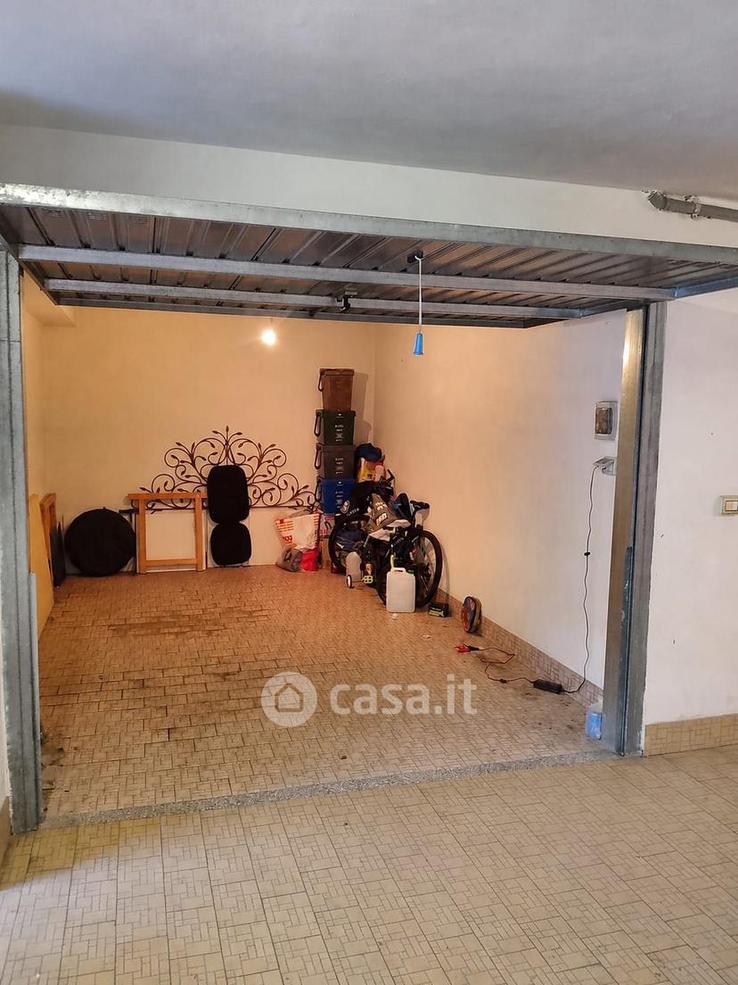 Quadrilocale in Via Genova 15 — foto 16 di 48