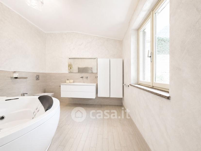 Villa in Ss33 del Sempione 67 — foto 20 di 60
