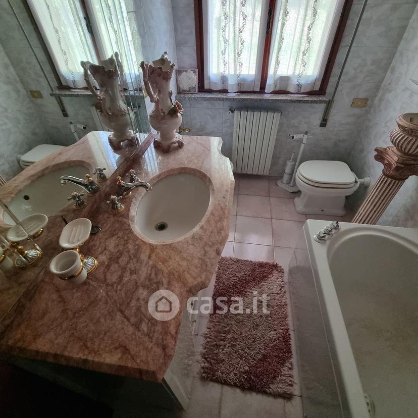 Villa in Via Alessandro Manzoni 32 — foto 26 di 63