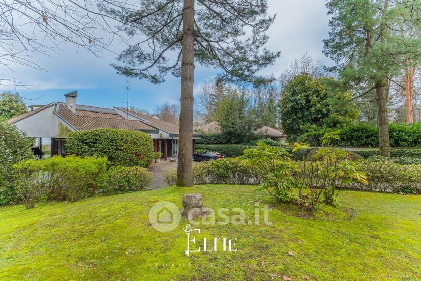 Villa in Via Luigi Cadorna 1800 — foto 21 di 42