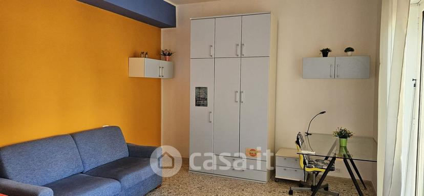 Stanza in Via Triboniano — foto 5 di 17