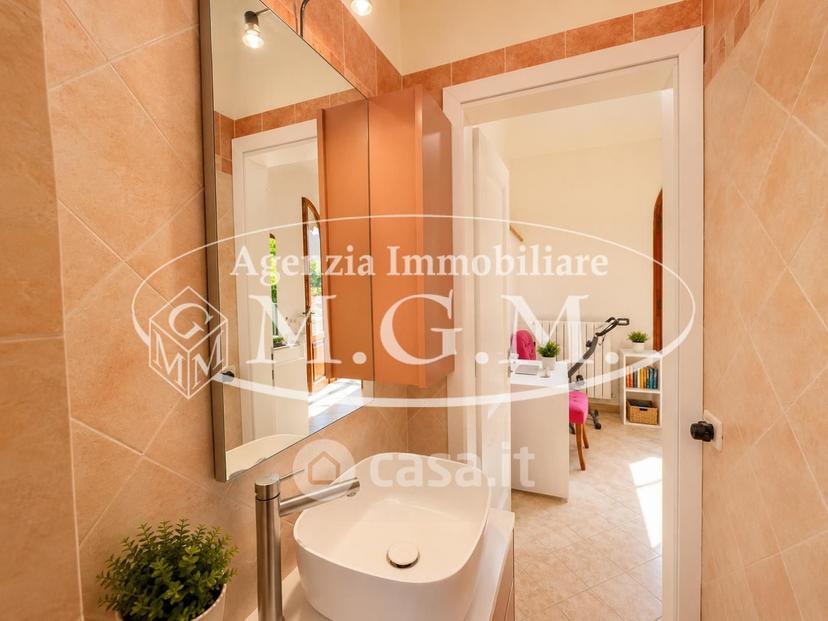 Quadrilocale in Via Fratelli Rosselli — foto 30 di 43