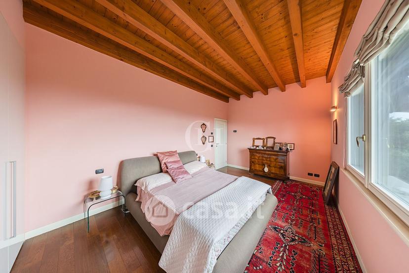 Villa in Via Sirmione 1 — foto 18 di 33