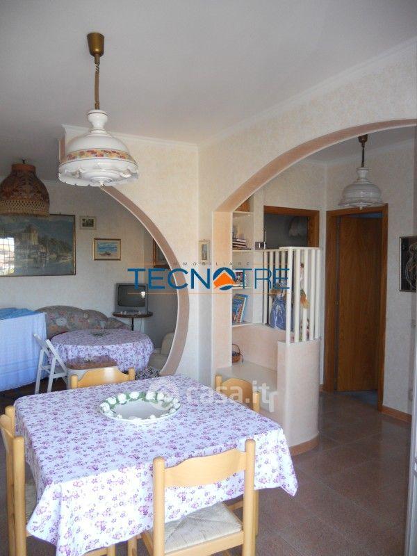 Quadrilocale in Via U. Foscolo 44 — foto 2 di 29