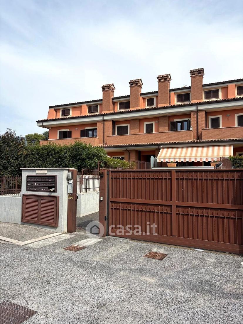 Trilocale in Via Colle Cagioli — foto 2 di 24