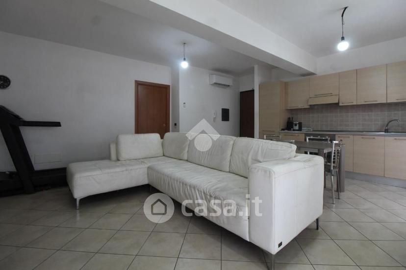 Trilocale in Via Villa 21 — foto 5 di 22