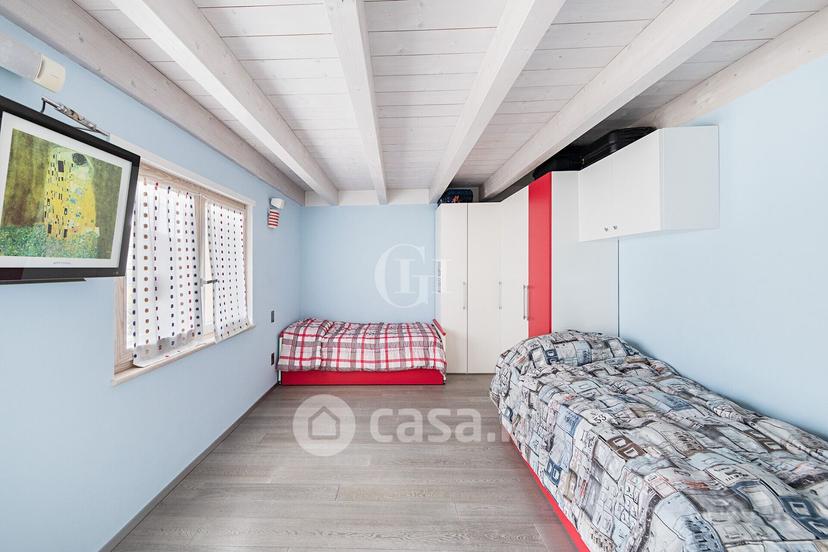 Trilocale in Via Como 19 — foto 23 di 31