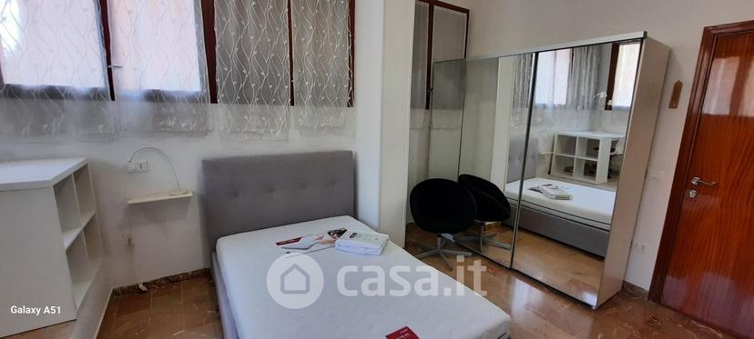 Stanza in Via Giacomo della Torre 2 — foto 6 di 15