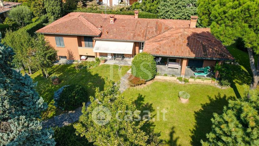 Villa in Via U. Foscolo 16 — foto 14 di 31