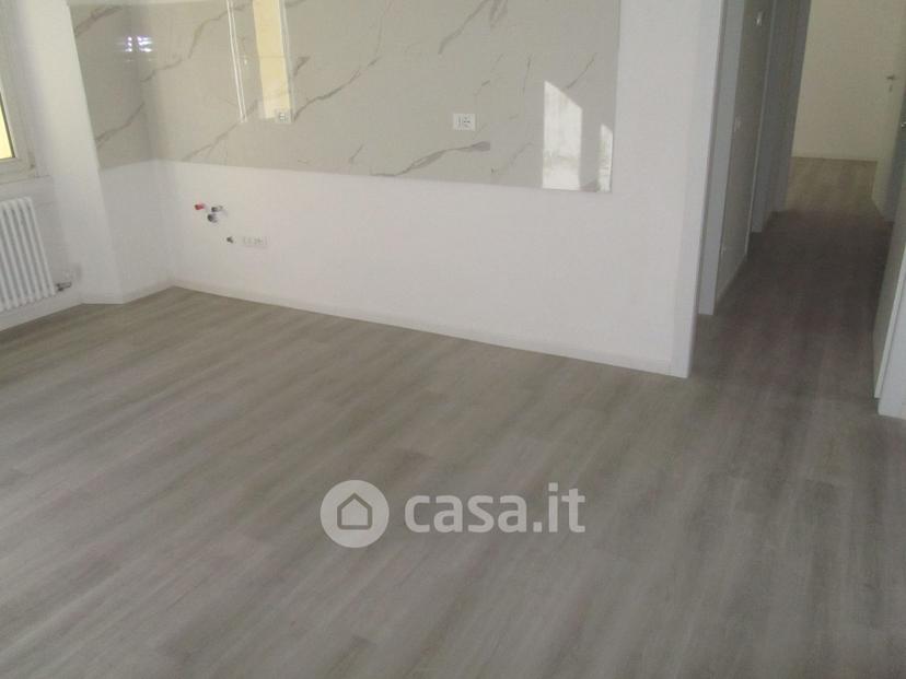 Trilocale in Via Monte Nero 26 — foto 10 di 29