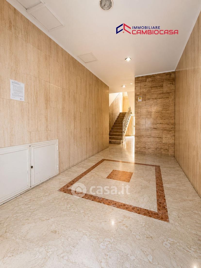 Quadrilocale in Via Medaglie d'Oro 13 — foto 4 di 15