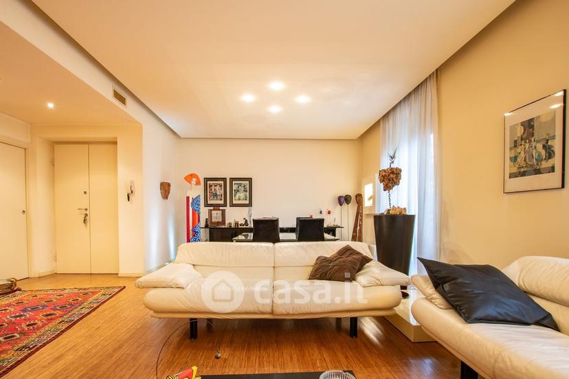 Trilocale in Via Fratelli Bronzetti 16 — foto 39 di 54