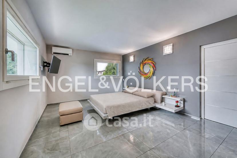 Villa in Via Alessandro Volta — foto 11 di 27