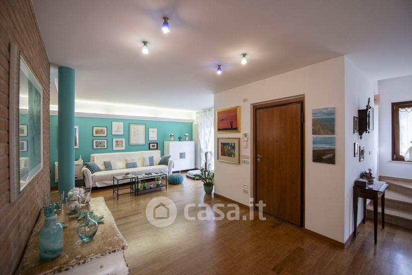 Villa in Via G. Brodolini 49 — foto 28 di 52