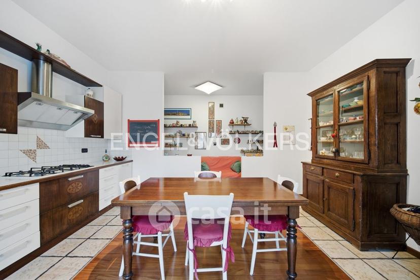 Villa in Via Caduti della Liberazione 32 — foto 33 di 35