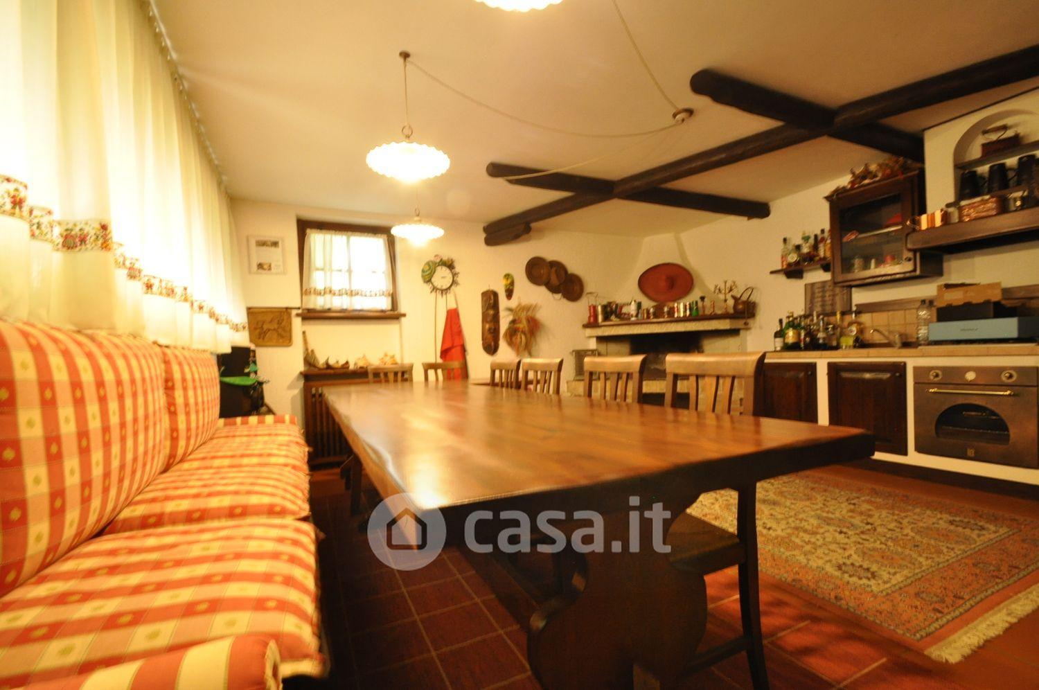 Villa in Via Leonardo da Vinci 35