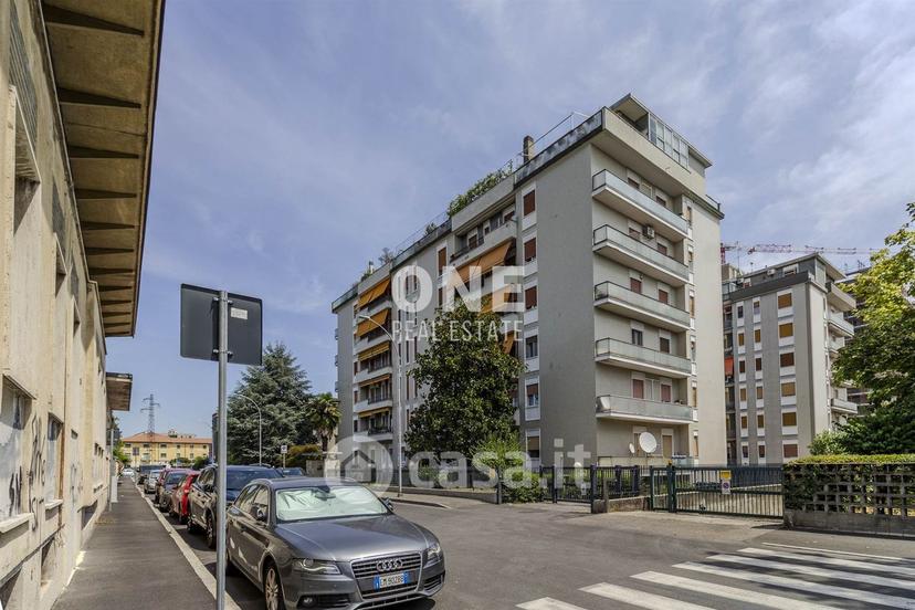 Trilocale in Via Grazia Deledda 23 — foto 38 di 41
