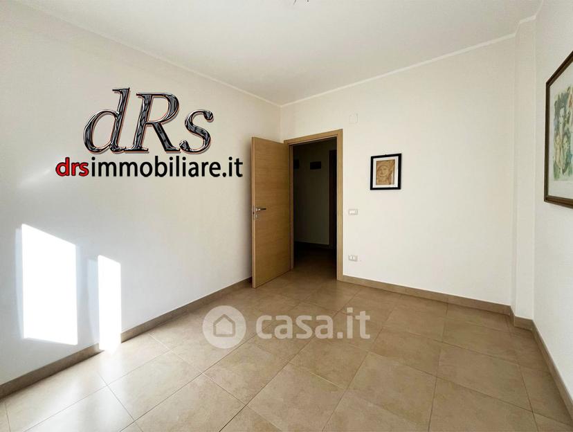 Quadrilocale in Via Umbria — foto 22 di 37