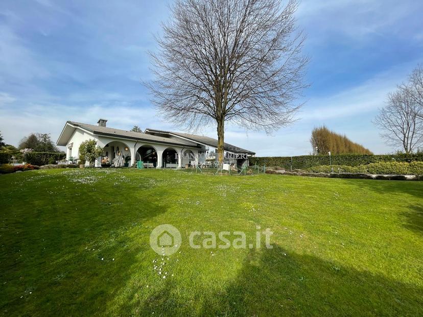 Villa in Via Alcide de Gasperi — foto 24 di 38
