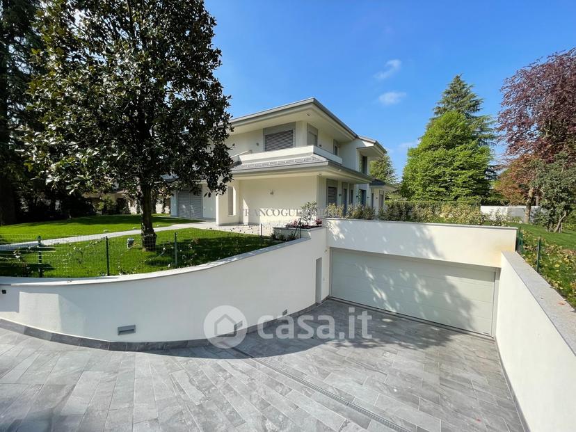 Villa in Via Alcide de Gasperi — foto 17 di 29