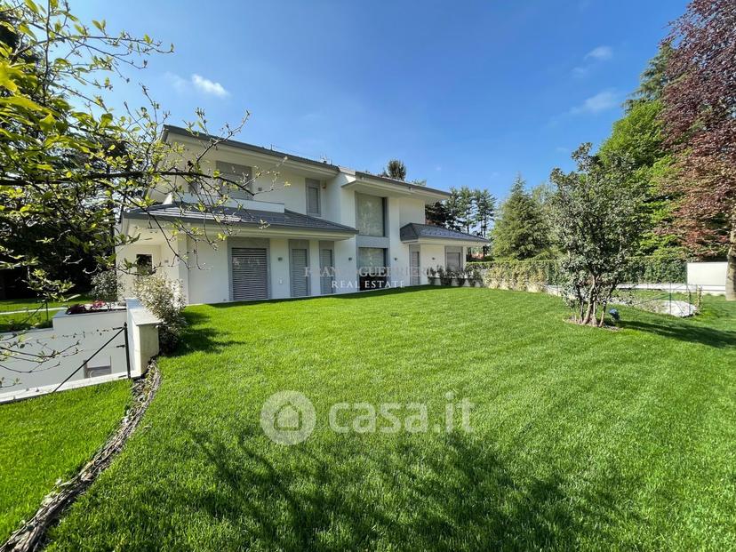 Villa in Via Alcide de Gasperi — foto 4 di 29