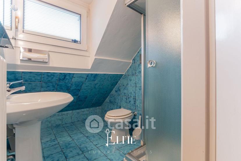 Villa in Via Luigi Cadorna 1800 — foto 30 di 42