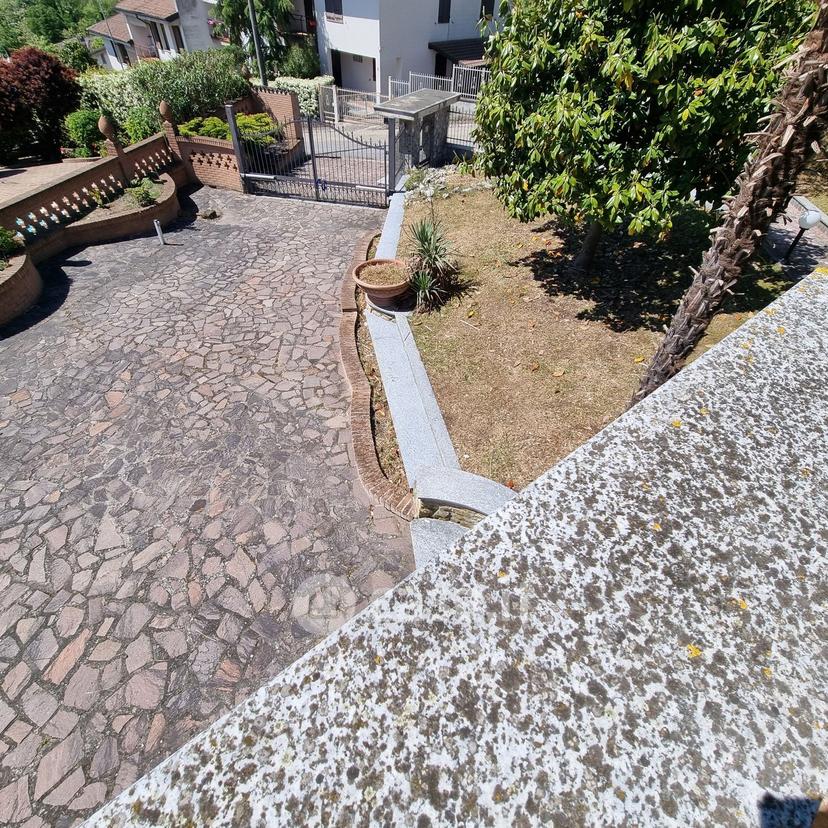 Villa in Via Alessandro Manzoni 32 — foto 18 di 63